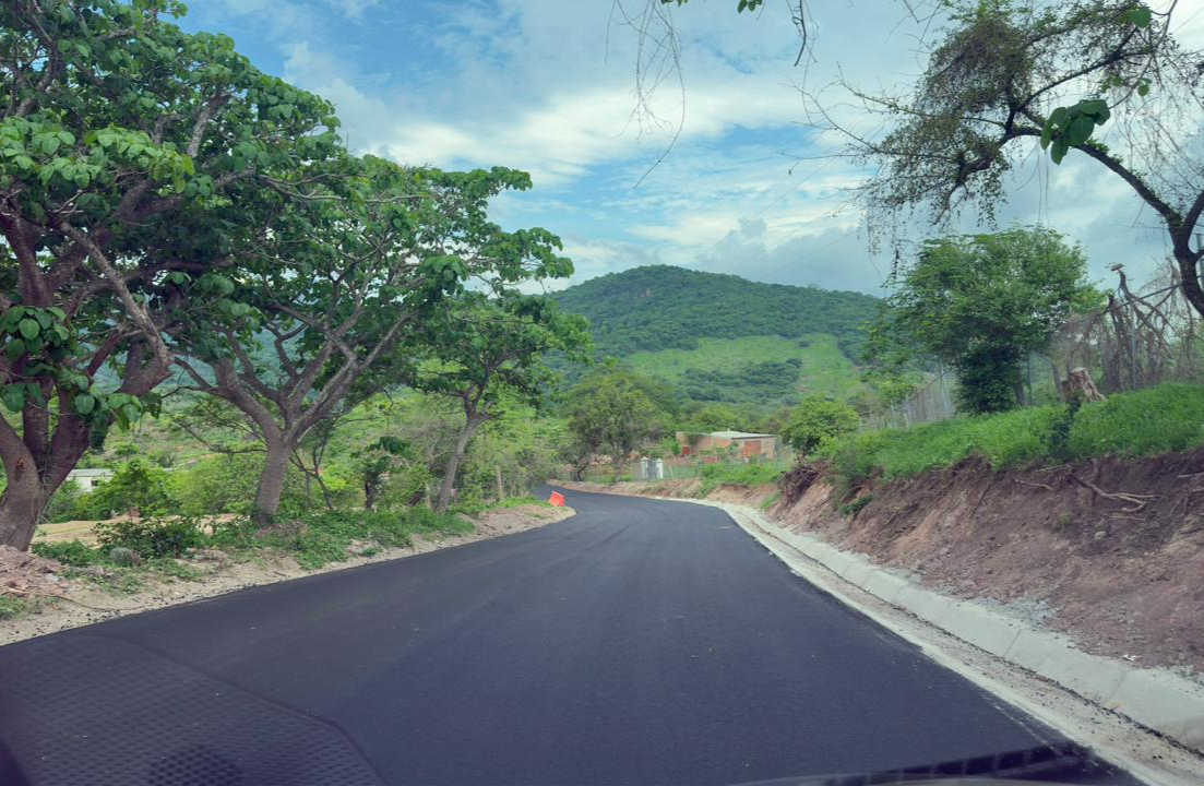 A newly renovated road, rehabilitated by the Nayarit government, has been inaugurated in Compostela.