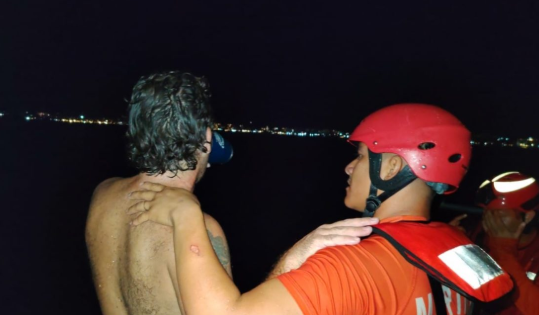 Three people rescued after getting lost on Nayarit beaches.